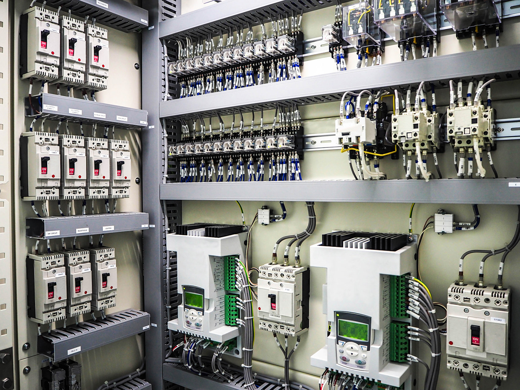 電梯 現代垂直交通的復雜機電系統解析